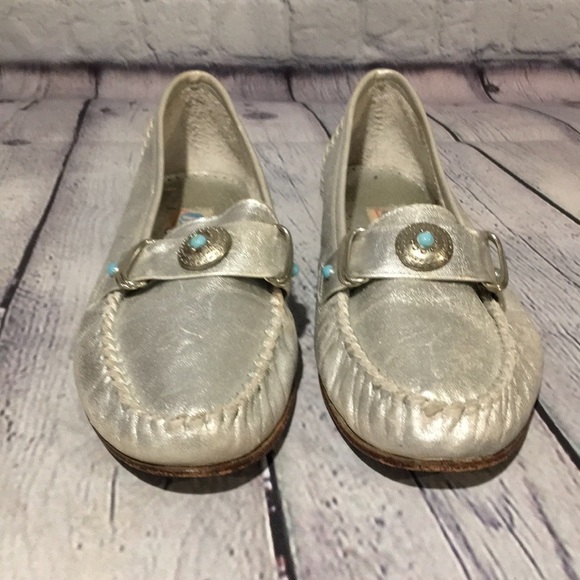 New Listing -  Vintage Silver leather flats with turquoise accents Sz 6 - Picture 3 of 7